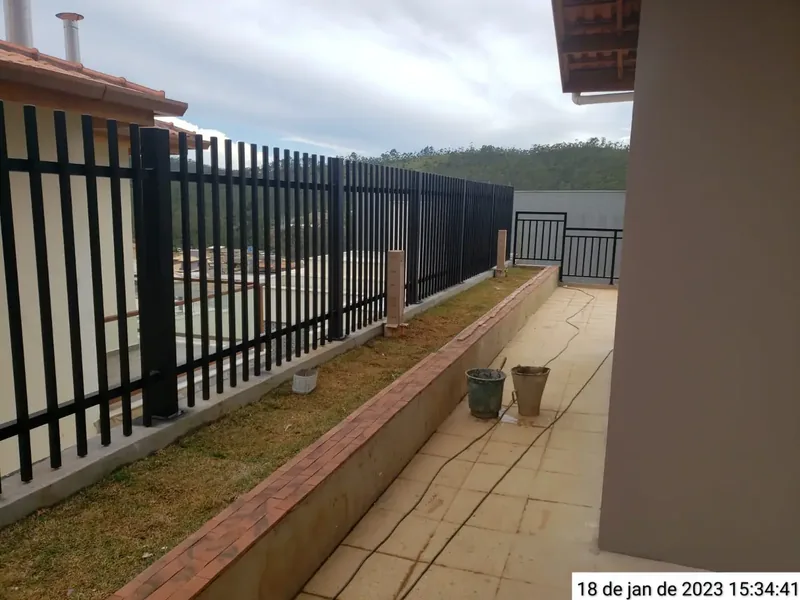 Gradil preto sob medida — Região metropolitana