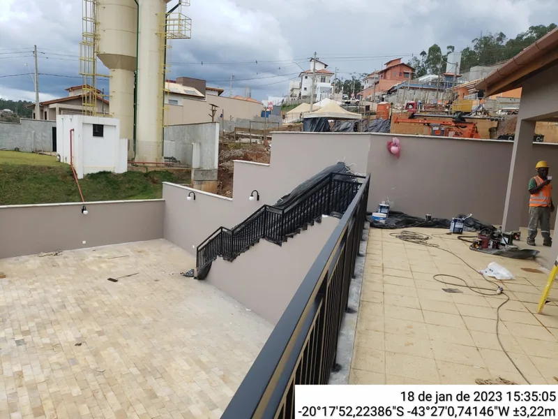 Escada de emergência