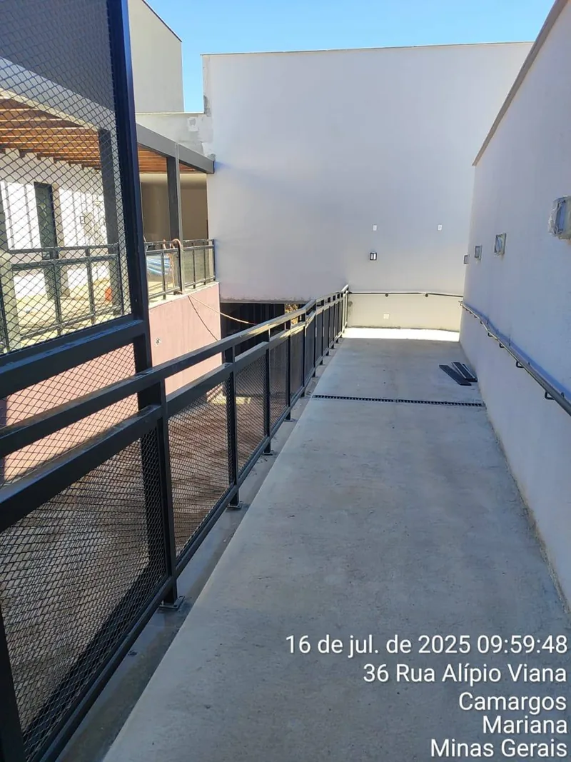 Guarda-corpo de laje de cobertura — Mariana