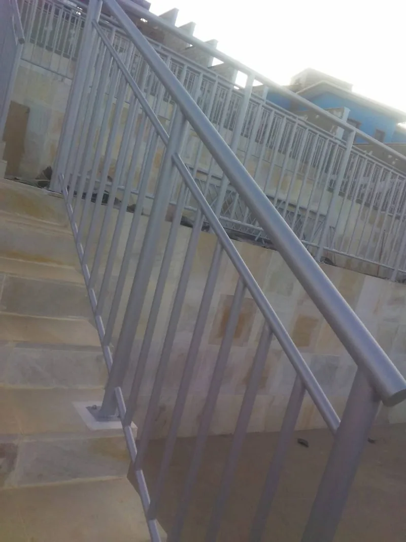 Guarda-corpo tubular de escada externa — Belo Horizonte